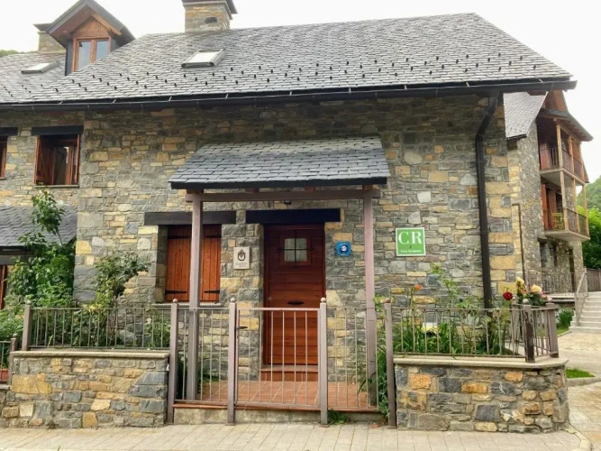 2 Bedrooms Cottage