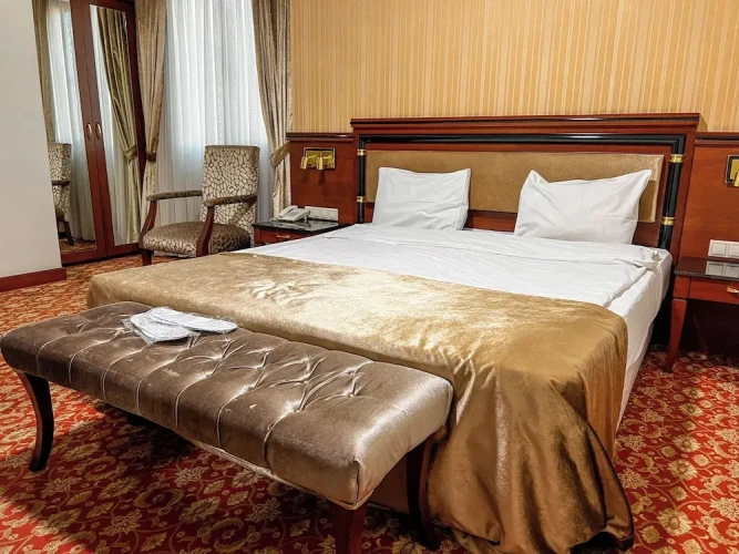 Standard Double room with city view
