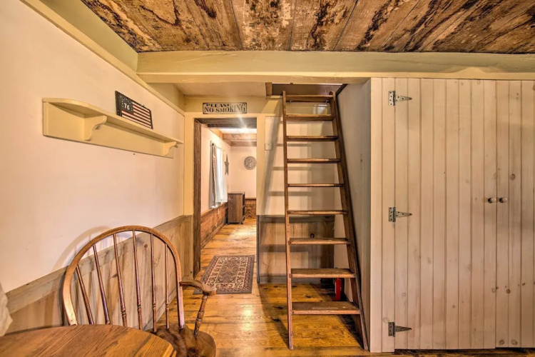 Remote 1901 Studio Cabin w/ Loft - Pets Allowed!