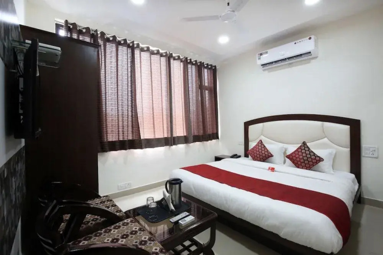 Hotel The Benz By OYO Rooms