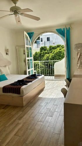 Deluxe Suite with balcony