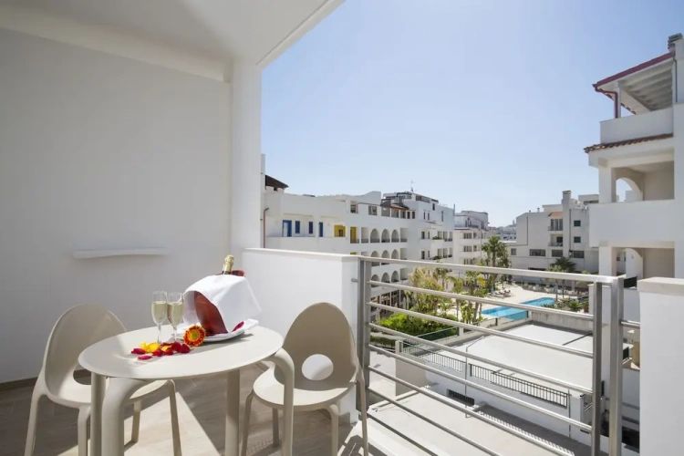 Standard Triple room with balcony