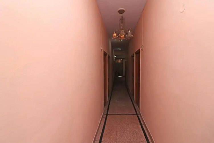 Hotel Amar Palace by OYO Rooms