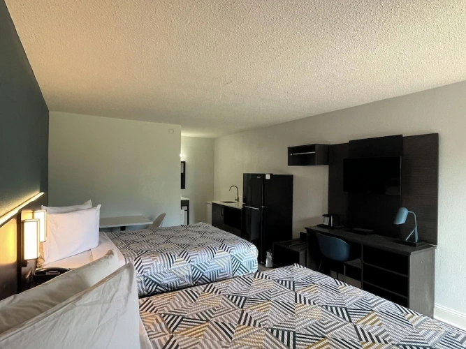 Standard Quadruple Suite