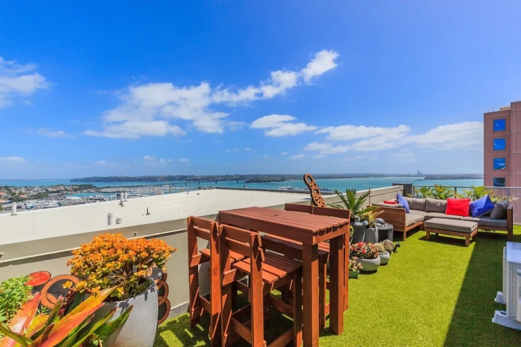 1 Bedroom Apartment with balcony and with city view