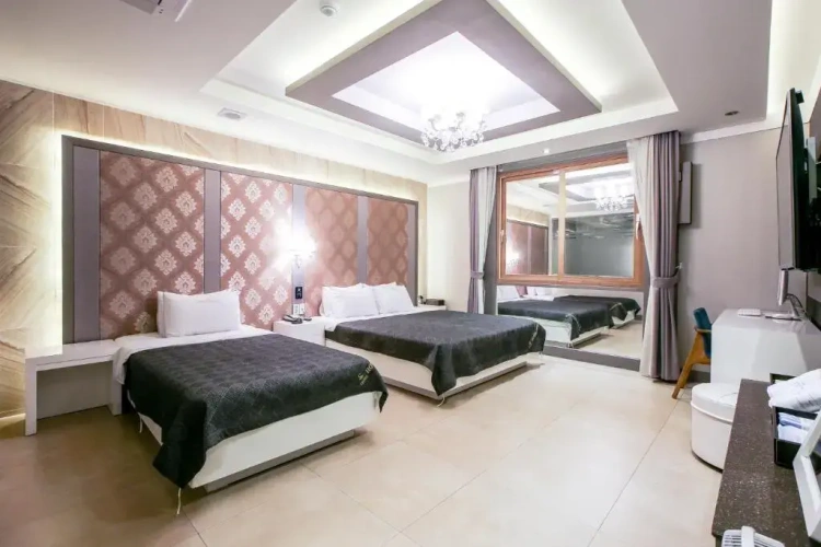 2 Bedrooms Suite
