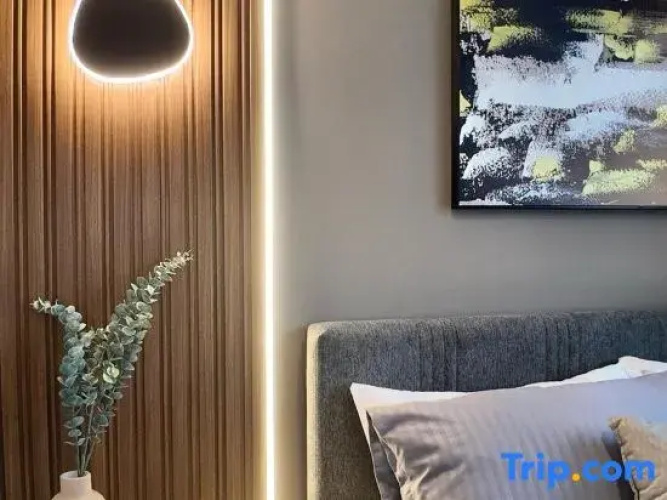 Modern Studio close by La Carolina Metro station