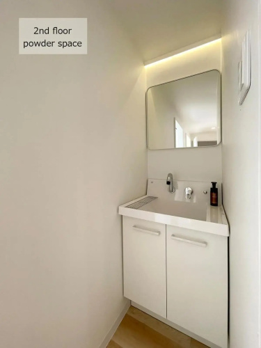 Spacious 2 level apartment 4BR for 16 PPL with jacuzzi