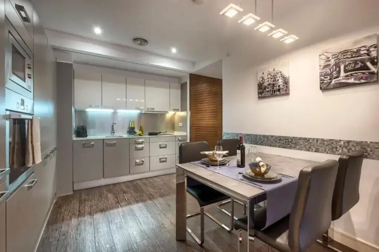 1 Bedroom Apartment