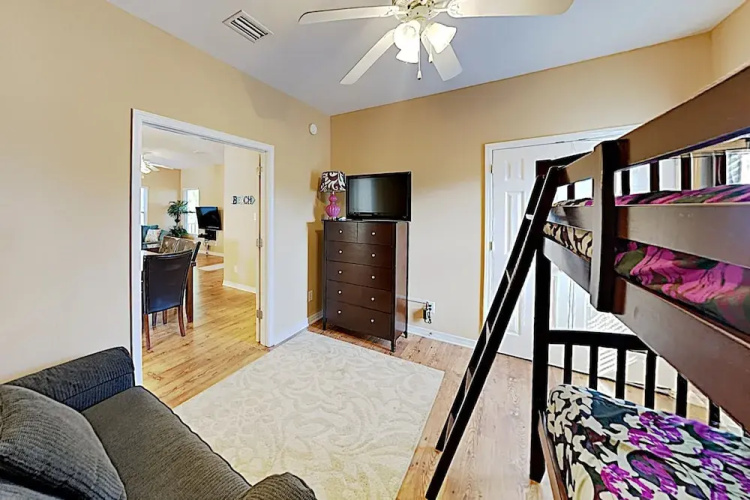 Updated Beach W/ Pools - Walk To Waves! 3 Bedroom Cabin
