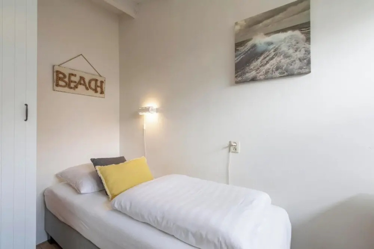 Bungalow in Sint Maartenszee Near Beach