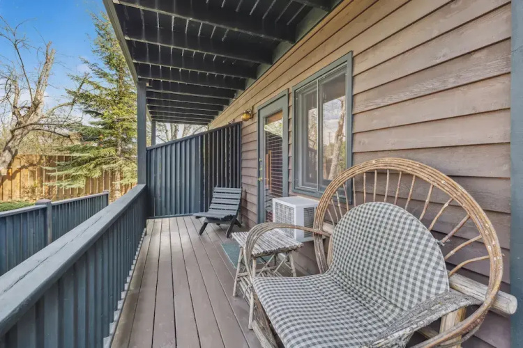 Good Medicine Lodge Bed & Breakfast