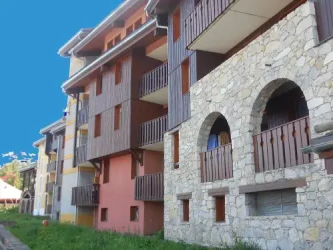 Apartment Traverse 60