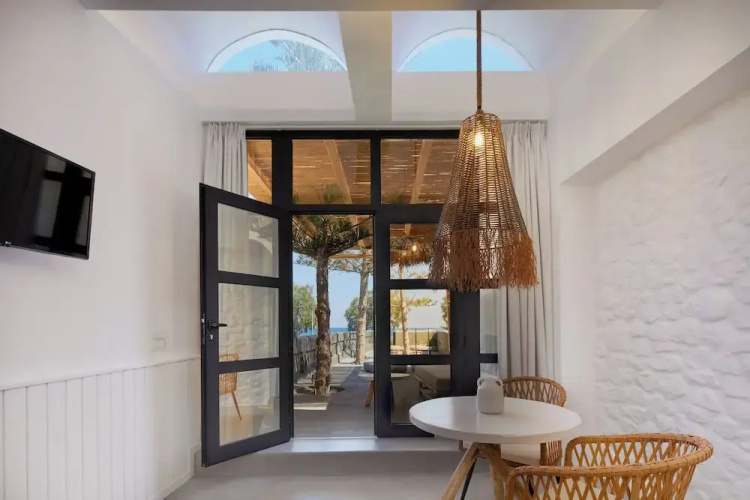 Oscar Beachfront Suites-Adults Only
