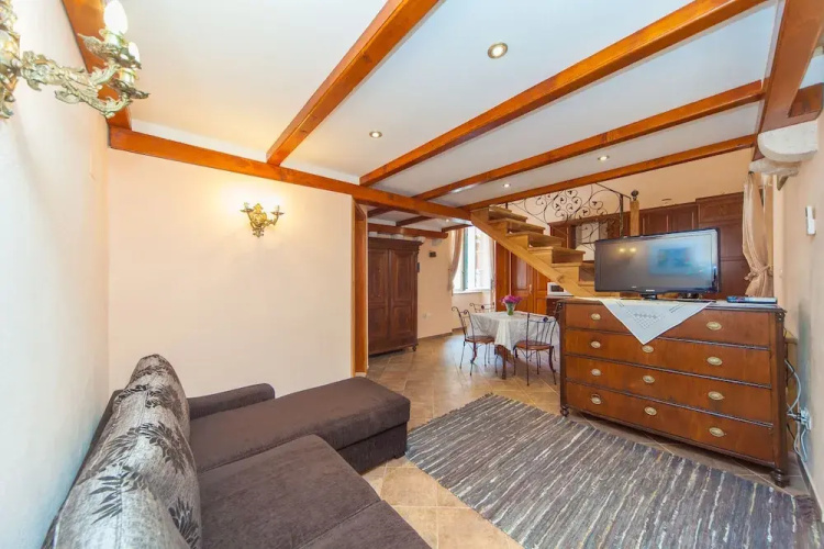 Amoret Apartments