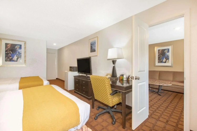 Quadruple Suite