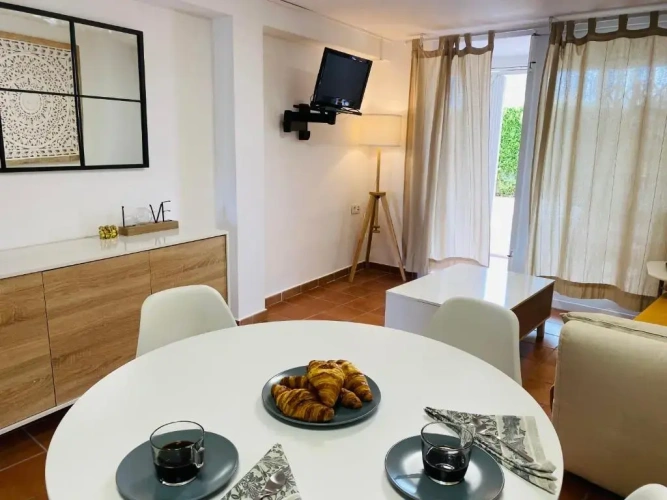 1 Bedroom Apartment