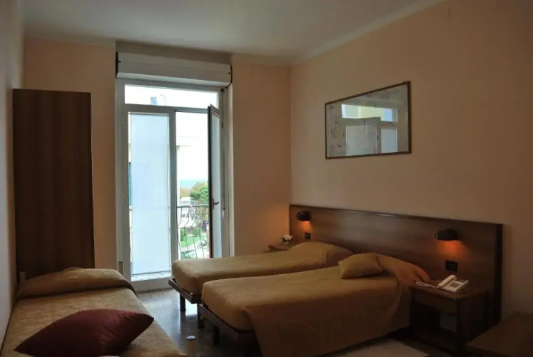 Standard Triple room with balcony