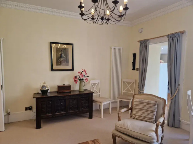 JOIVY Gorgeous Georgian Flat