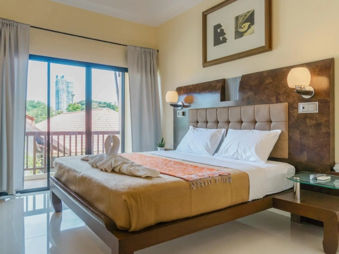 Deluxe room with balcony and with view
