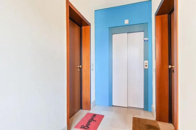 Airport & Station Flat - Private Parking