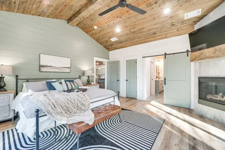 Broken Bow Cabin w/ Hot Tub & Covered Deck!