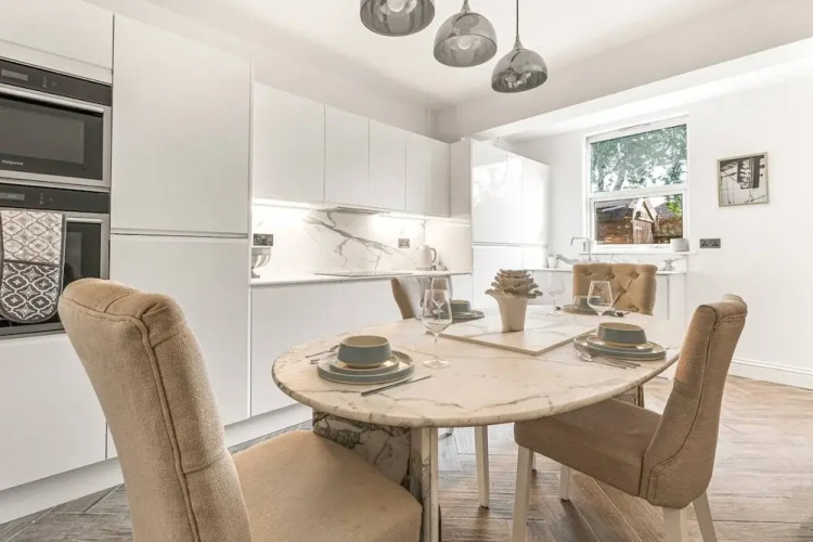 Wisteria Way - From 200 Per Night