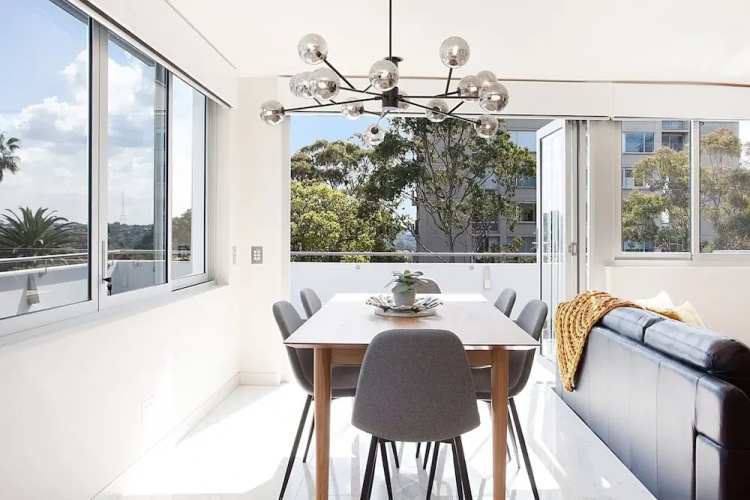 Perfect Located 2-bed With Spacious Balcony & BBQ