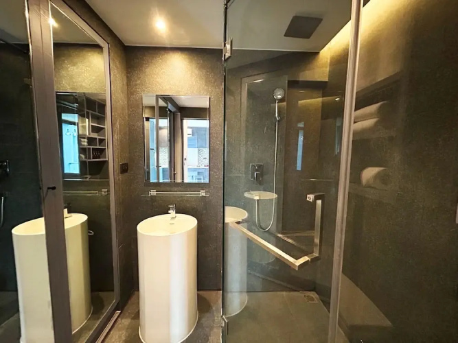 1BR with Rooftop Pool & Gym  C191