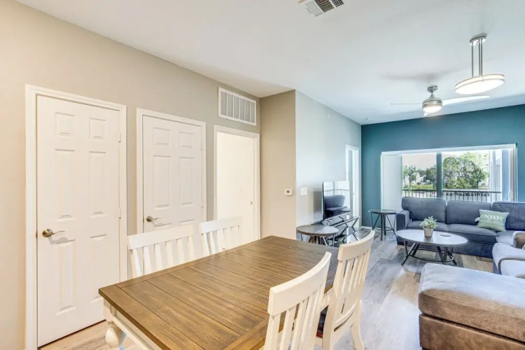 Close to Lakes, Parks & Winery: Bonham Apt