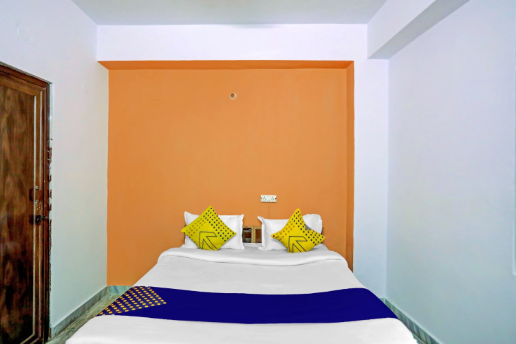 Goroomgo Raj hotel vip Noida