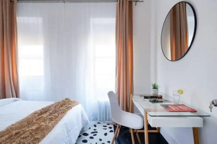 444-4c Newly Renovated Studio in Hell s Kitchen