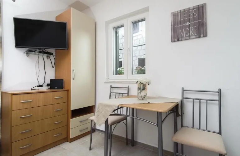 La Perla Apartments