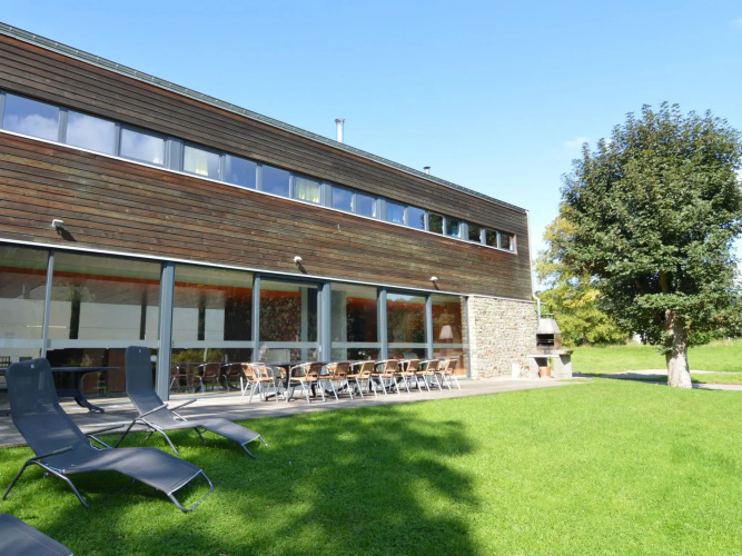 Modern Villa in Bevercé with Sauna
