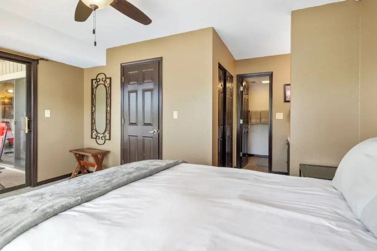 Stunning Views, Inviting Pools, and Endless Fun!