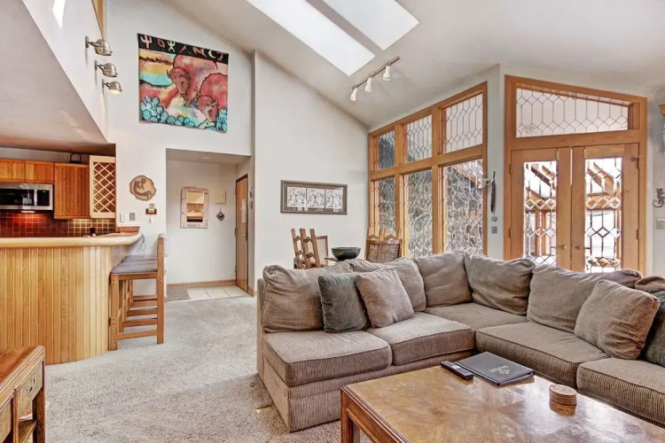 2725 Chateaux DMont by RedAwning