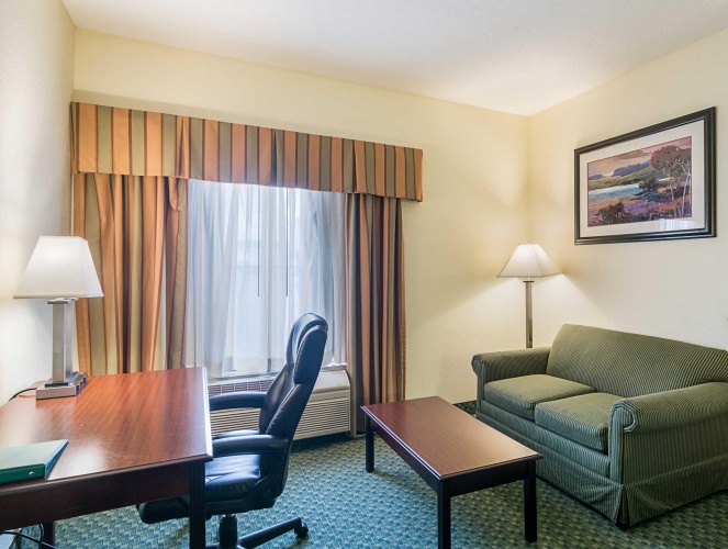 Quality Inn & Suites photo 8