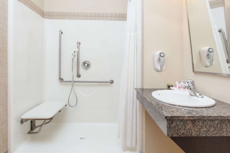 Ramada by Wyndham Pincher Creek photo 11