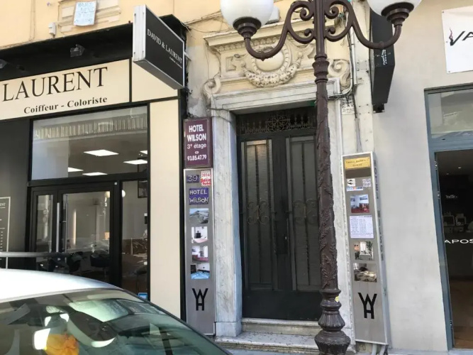 1 Bdr Downtown near Place Massena