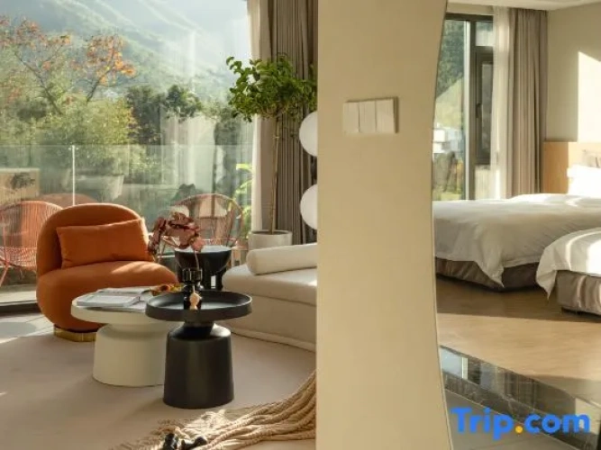 Suite with balcony and with mountain view