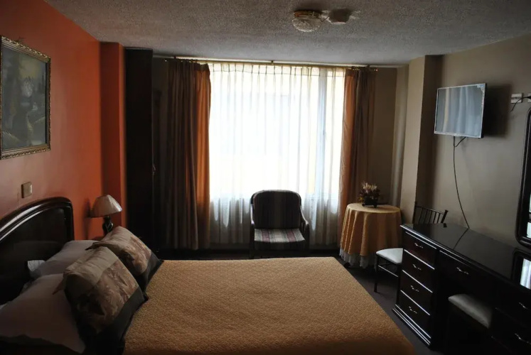 Hotel Makroz