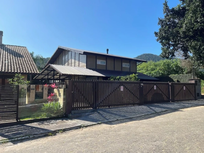 Family Cottage with balcony and with garden view