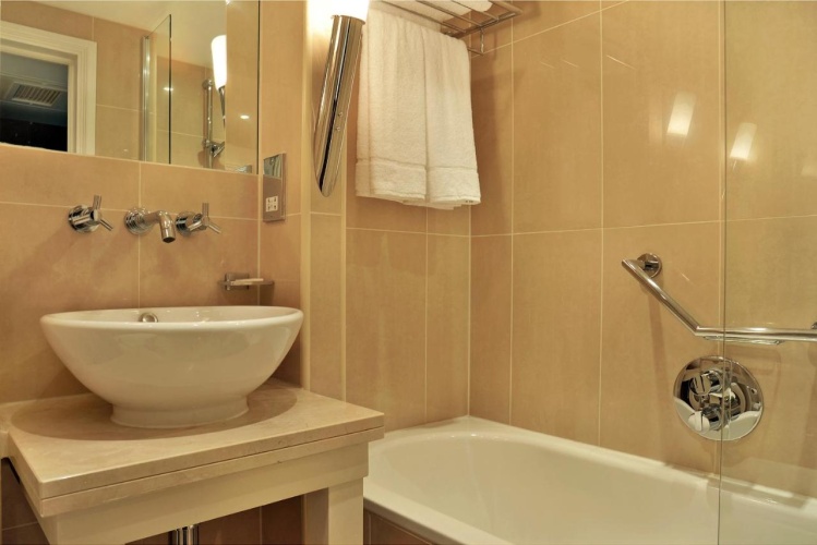 Park Grand London Heathrow photo 9