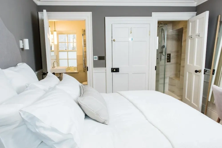 Standard Double room with partial sea view
