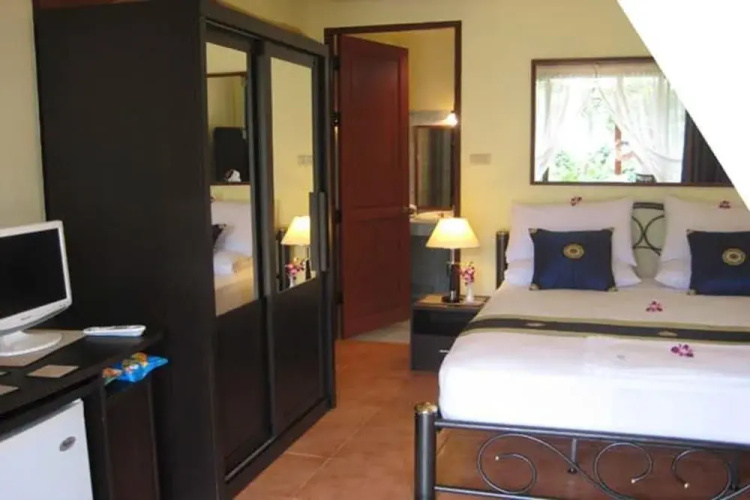 The Waterfront Apartment