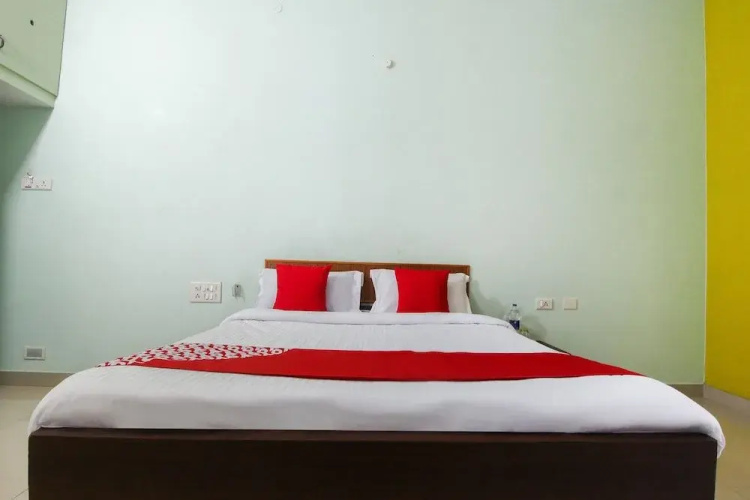 OYO 47450 Hotel Srn