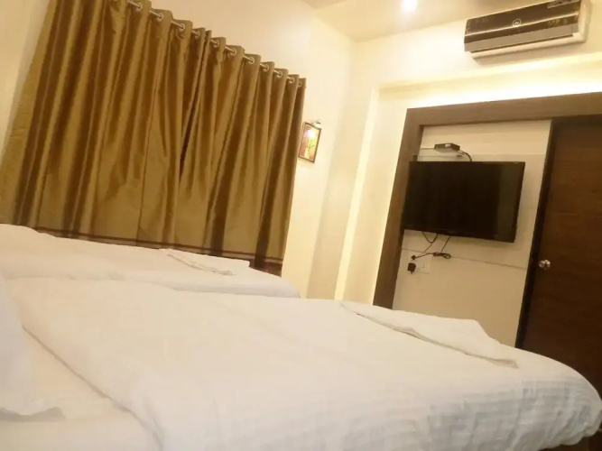 Hotel Pushpak Park
