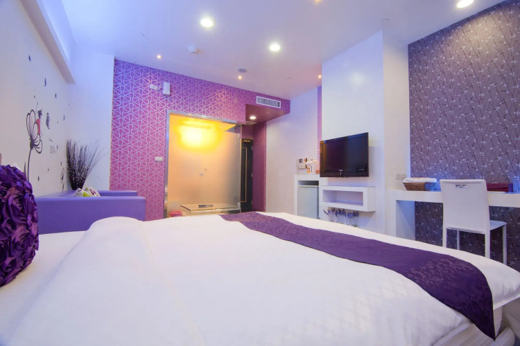 85 Love Hotel