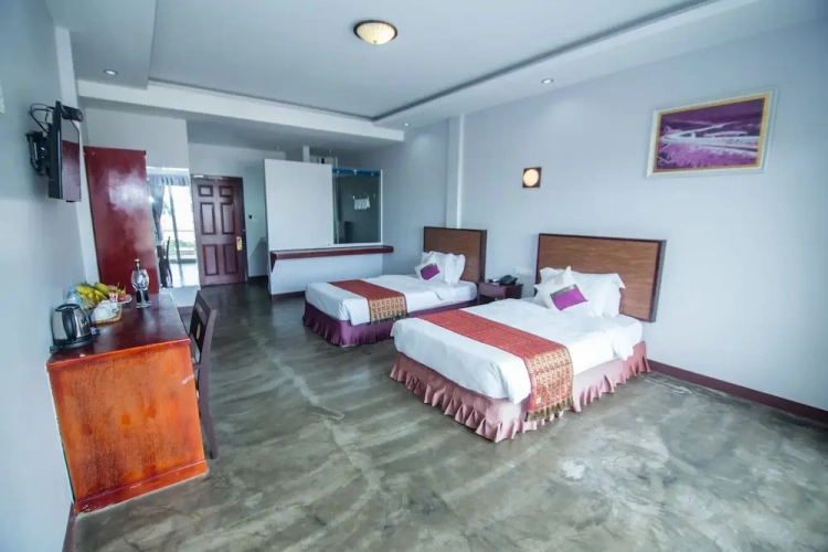 Deluxe Twin room with balcony