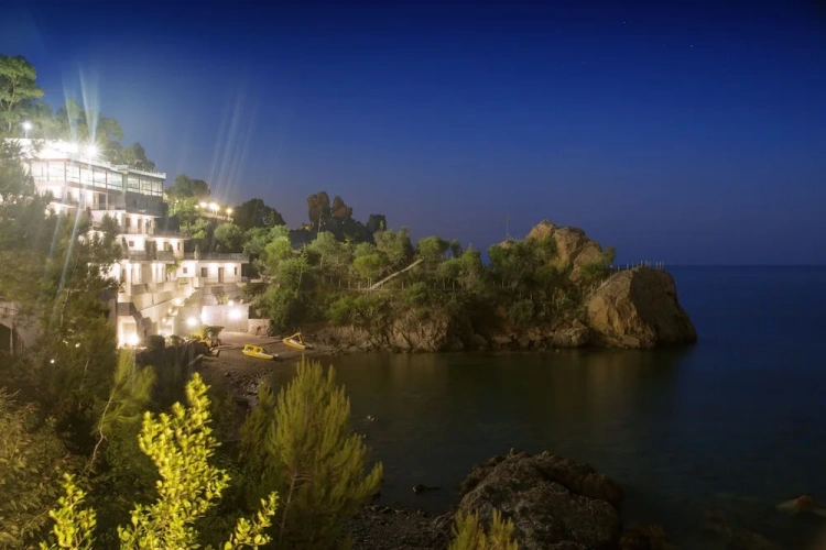 Standard Triple room with balcony and with sea view